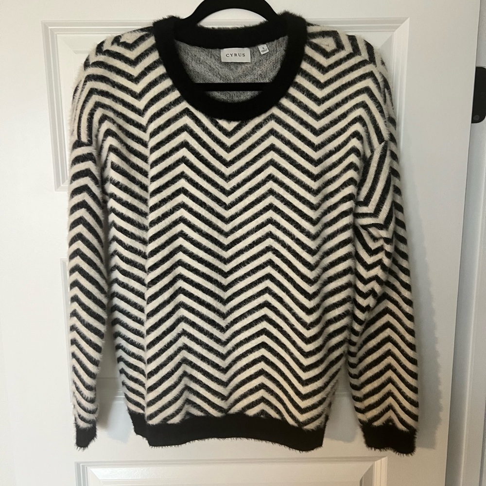 Cyrus Zig Zag design sweater